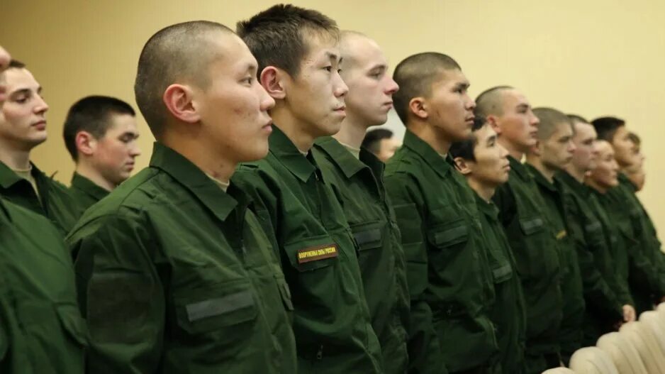Срочник осеннего призыва. Пыть ях сборный пункт призывников. Осенний призыв на военную службу. Пыть ях сборный пункт призывников. Срочник осеннего призыва.