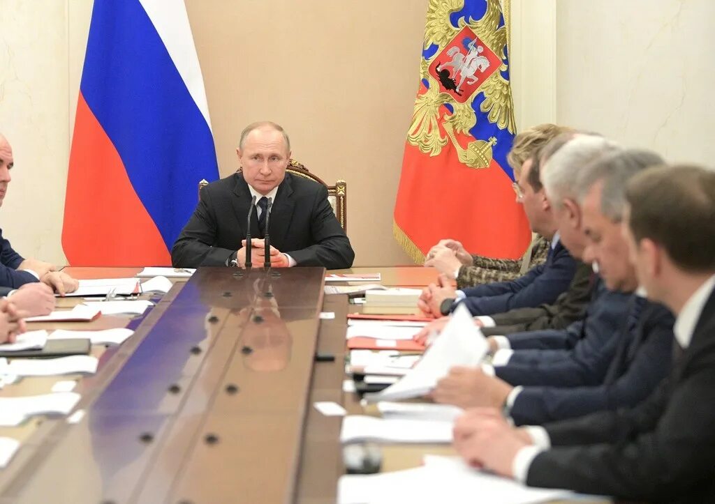 Совбез с шевчуком последний. Совещание путина с правительством совета безопасности рф. путин собрание совета безопасности. совбез рф 21 02 2025. путин на заседании совбеза.