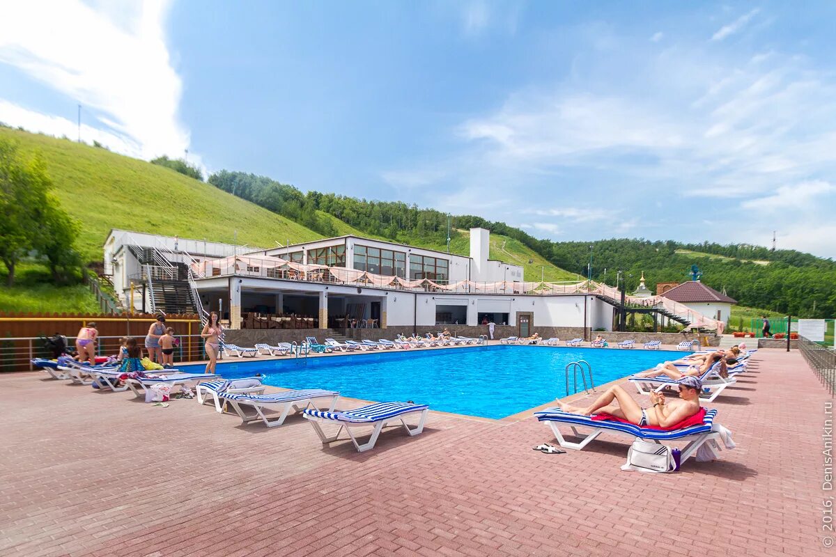 Вишневых гор. Гора вишневая белорецк. Отель вишневая гора саратов. Вишнева гора саратов горнолыжка. Вишнёвая гора саратов горнолыжка.