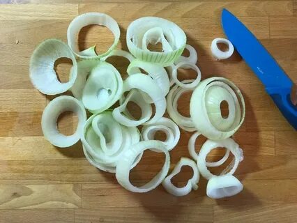 Нарезать кольцами
