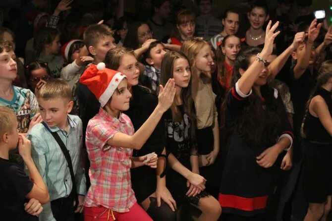 новый год дискотека 5 класс. новогодняя школьная дискотека. новогодняя школьная дискотека. новогодняя дискотека в школе 5 класс. новогодняя школьная дискотека.