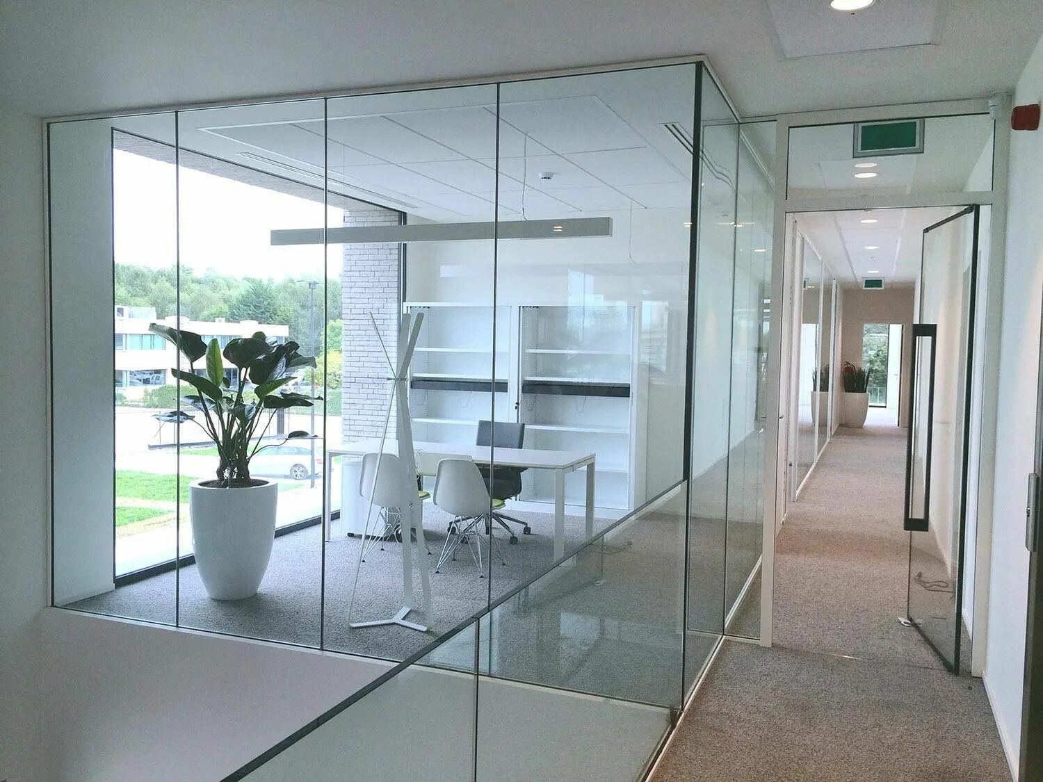 Душевая перегородка антонио луппи. Стеклянные ограждения для террасы. Раумплюс s1200 air. Раздвижные стеклянные перегородки. Душ frameless shower.