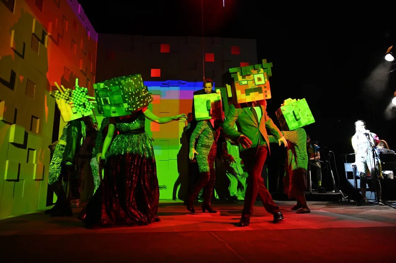 Спектакль счастливый неудачник в театре. Фарс в театральном искусстве. Урок в тюзе. Урок в тюзе. Урок спектакль.