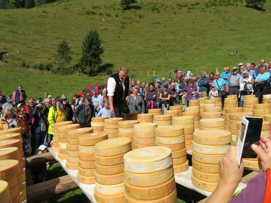 Сырная неделя перед великим. 23 Сентября фестиваль сыра бра (Bra Cheese Festival) — Италия. Праздник сыра. Сырный фестиваль в Швейцарии. Праздник сыра в Италии.