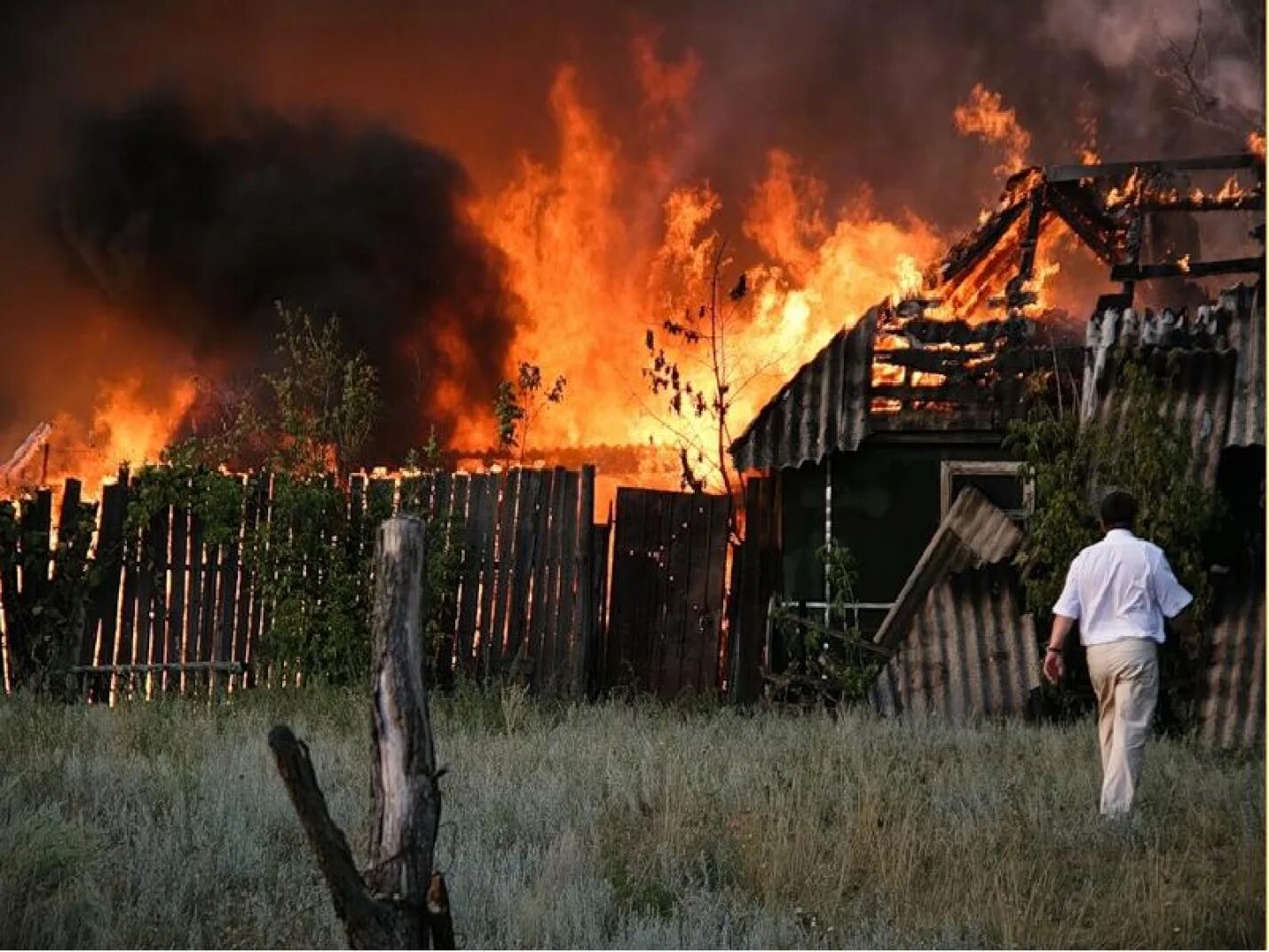 Пожары 2010. Пожары в России 2010. Пожары в населенных пунктах. Лесные пожары в России 2010.