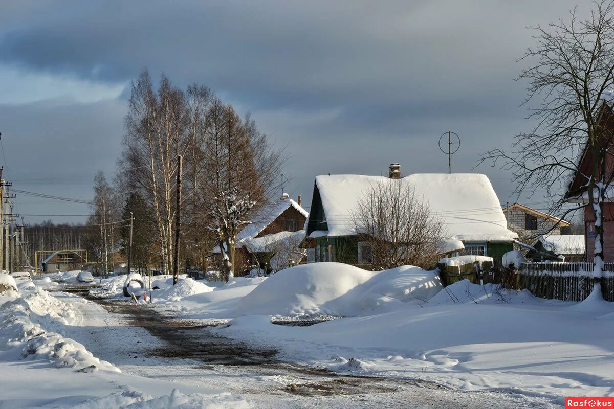 зима в деревне. русская деревня зимой. деревня зимой. улица в деревне зимой. деревенская улицатзимой.