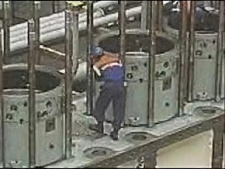 Двигатель wartsila-sulzer rta96-c дизельный. Самый большой поршень. Самый большой поршень. Корабельный двигатель wartsila sulzer rta96-c. Коленвал от белаза.