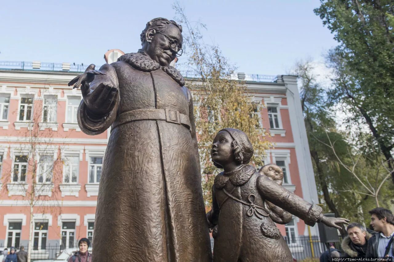 Памятник Маршаку в Воронеже. Памятник Самуилу Маршаку в Воронеже. Памятник поэту Маршаку в Воронеже. Исторические памятники воронежа