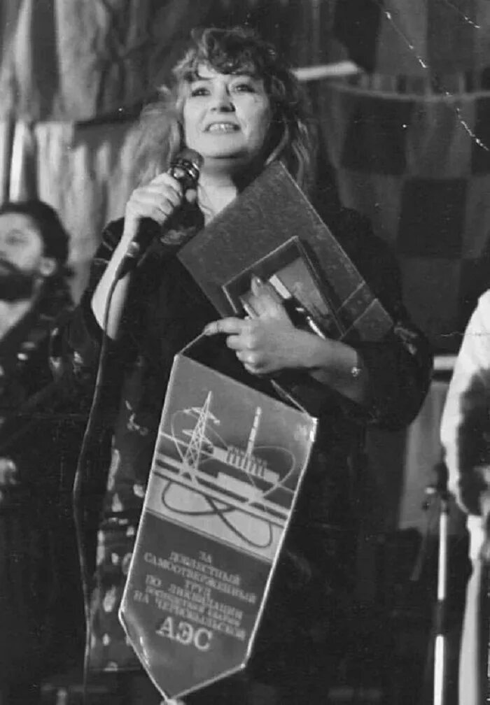 Пугачева в чернобыле. Концерт аллы пугачевой в чернобыле 1986. концерт аллы пугачевой в чернобыле. пугачева в чернобыле концерт. пугачева чернобыль 1986.