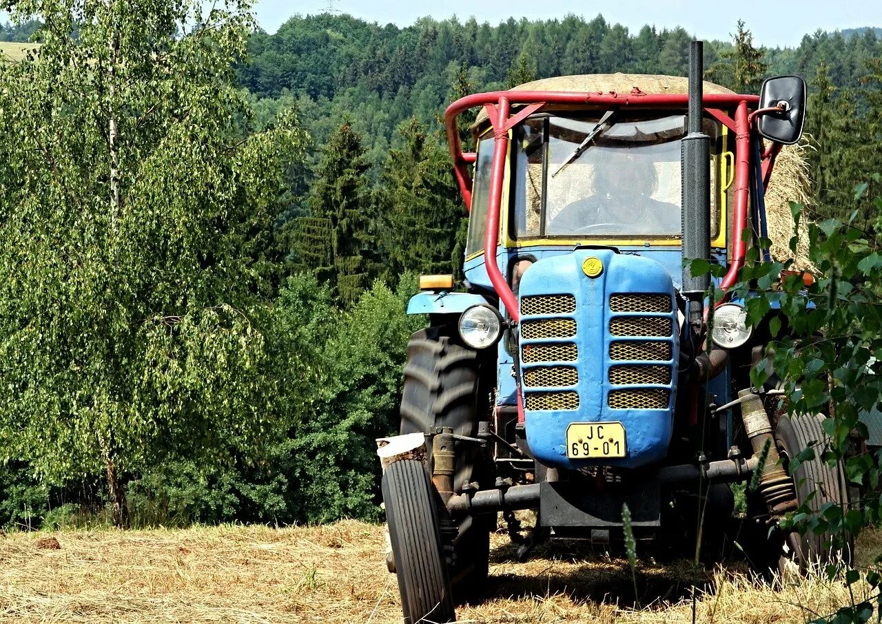 Трактор показать как работает. Трактор. трактор настоящий. трактор в поле. трактор и тракторист.