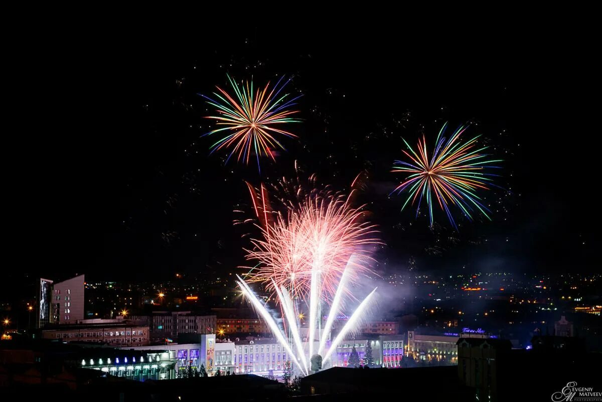 Улан удэ 2012. Салют-улан-удэ улан-удэ 9 мая. День города улан-удэ. Салют улан удэ сегодня. День победы улан-удэ салют.