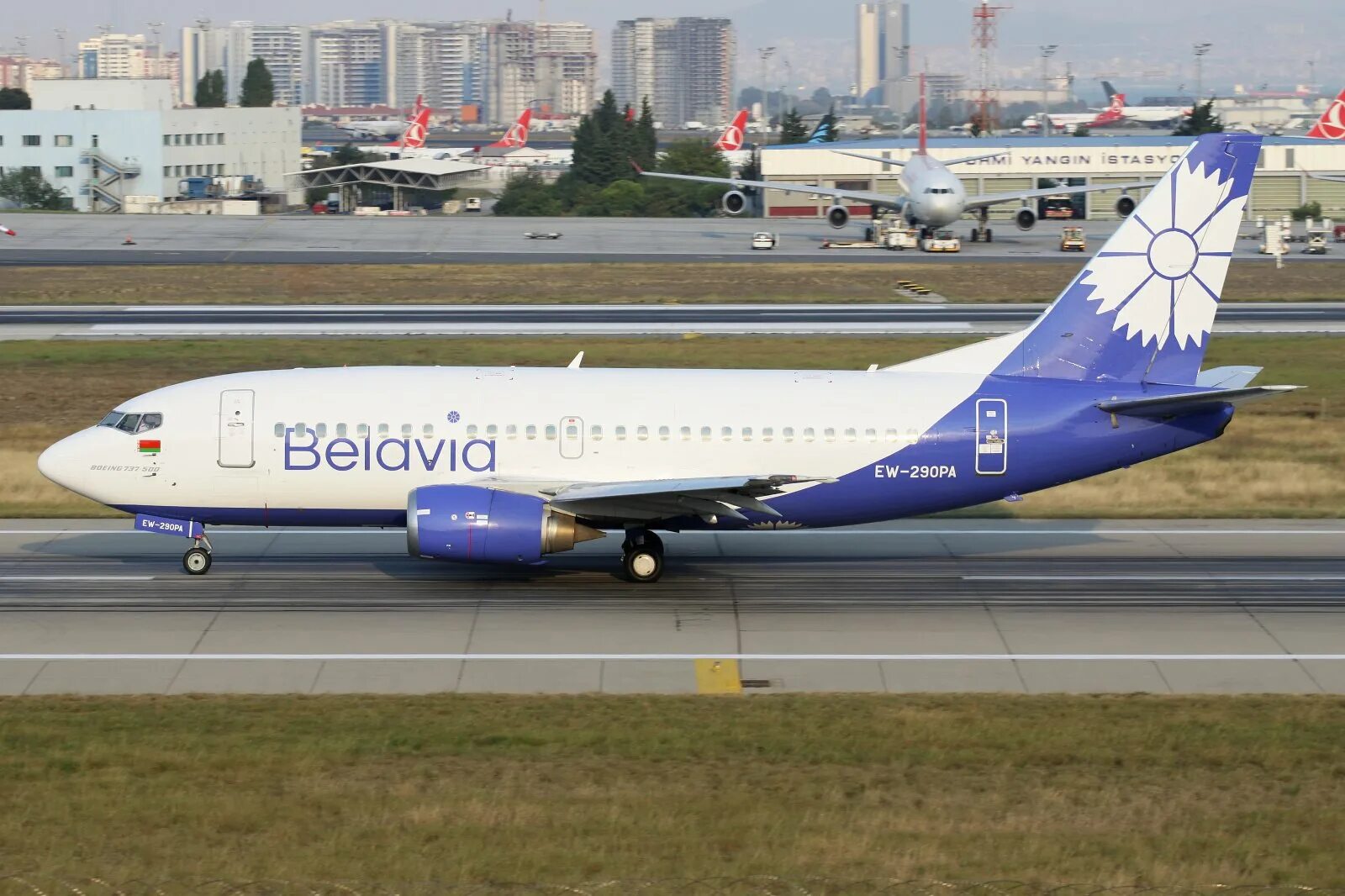 Самолет минск грузия. EW-290pa. Belavia Boeing 737 500 x plane.