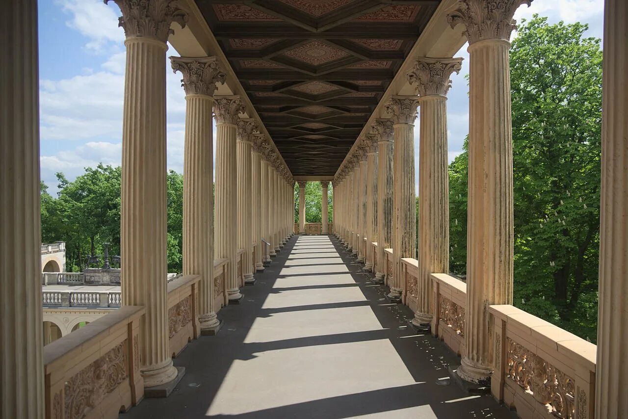 Севастополь херсонес колонны. Древняя греция архитектура столбы. Колоннада древней греции. Античные колонны. Руины древней греции.