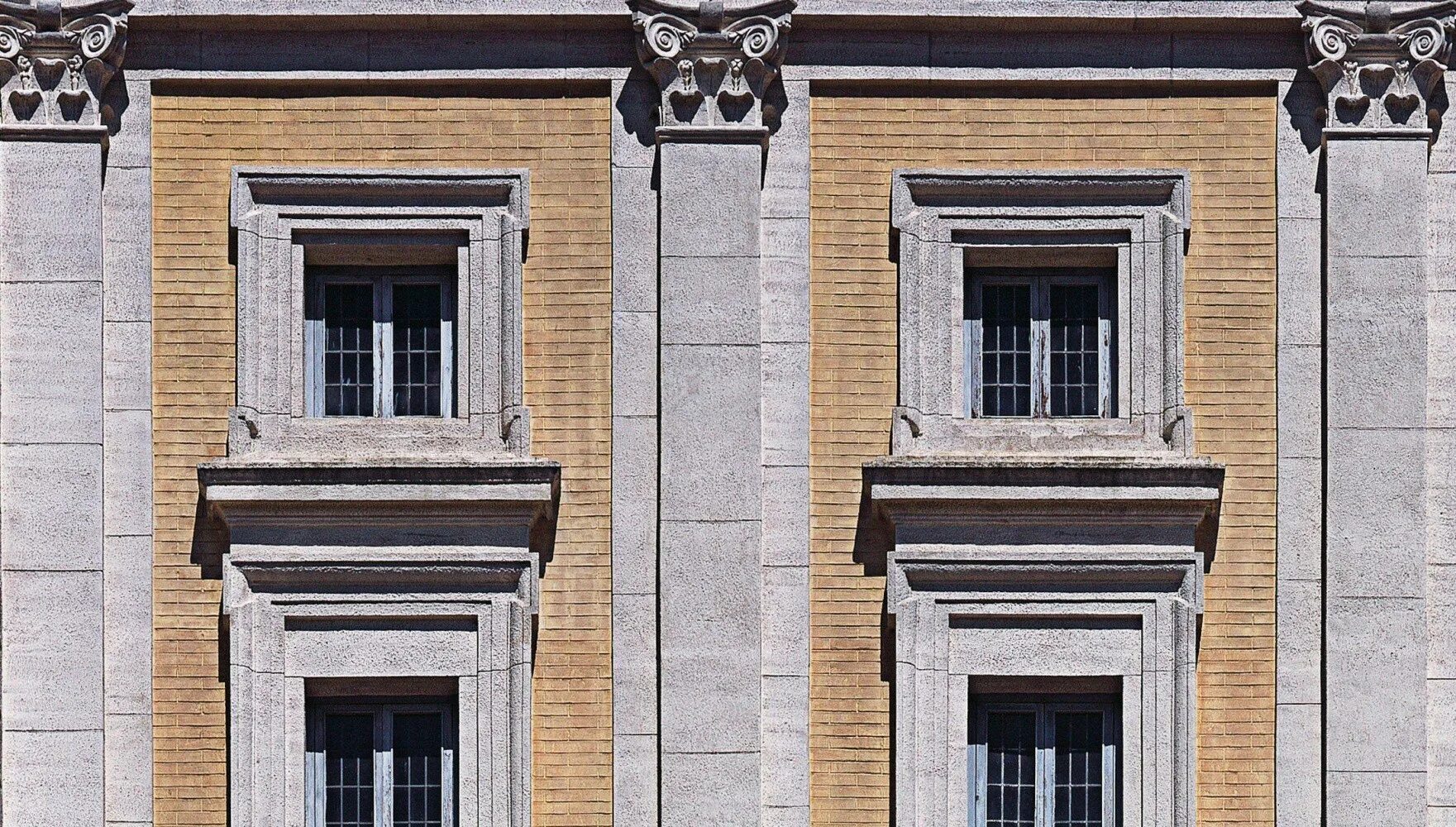 Пилястра это в архитектуре. Пилястры сталинский ампир. Архитектурные детали пилястры. Пилястры в архитектуре. Рустованные пилястры в архитектуре это.