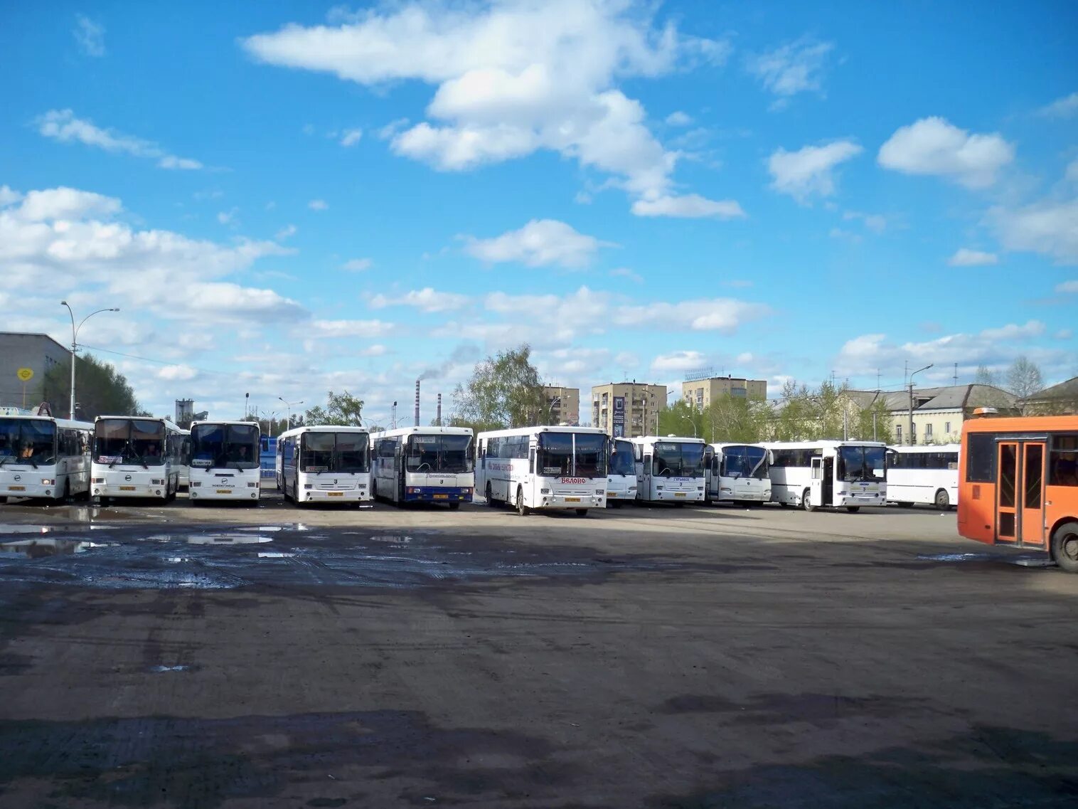 Автостанция Кемерово. Автобусный вокзал Кемерово. Автовокзал города Кемерово. Вокзал Кемерово автостанция сейчас. Кемеровский автовокзал телефон