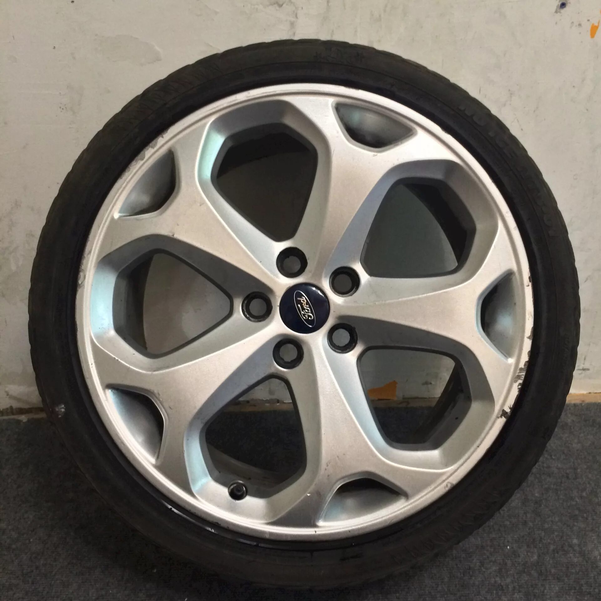 Купить диски на форд мондео. Диски Ford Focus St r17. Диски Ford Focus St r18. Диски r18 5x108 Ford. Диски Форд r18 1719526.