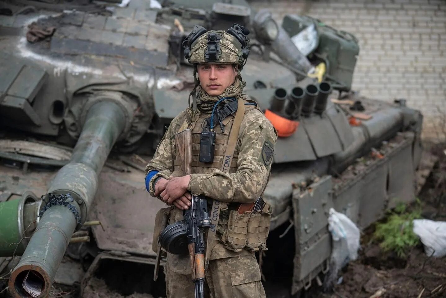 Информация о войне на украине. Российская армия. Российские танкисты. Украинские военные. Украинские военные на танке.