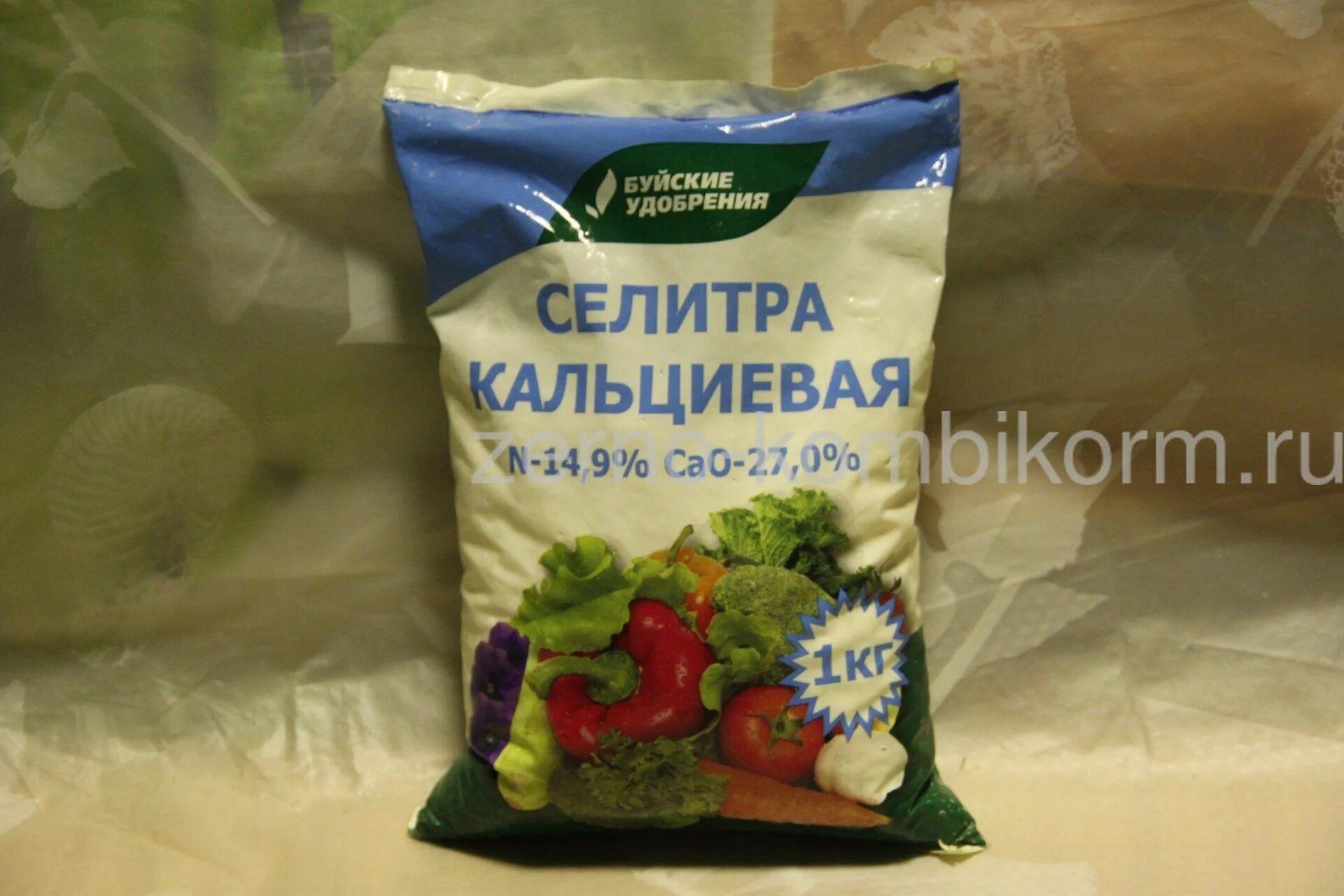Кальциевые удобрения для томатов. Аммиачно кальциевая селитра. кальциевая селитра удобрение. аммиачная селитра удобрение. буйские удобрения селитра.