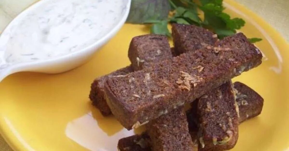 Рецепт белых гренок с чесноком. Гренки с чесноком. Гренки в микроволновке. Сухари гренки с чесноком. Сухарики гренки ржаные
