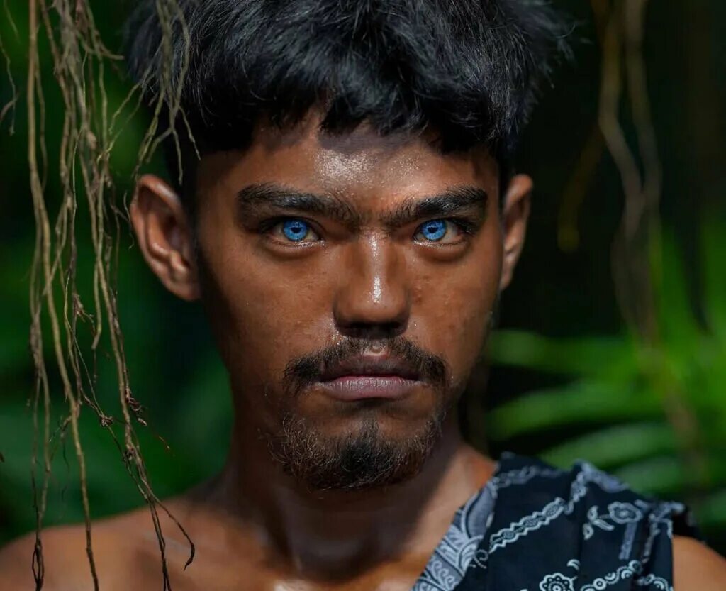 Индонезия племя бутунг. Необычные глаза у людей. Парни с необычными глазами.