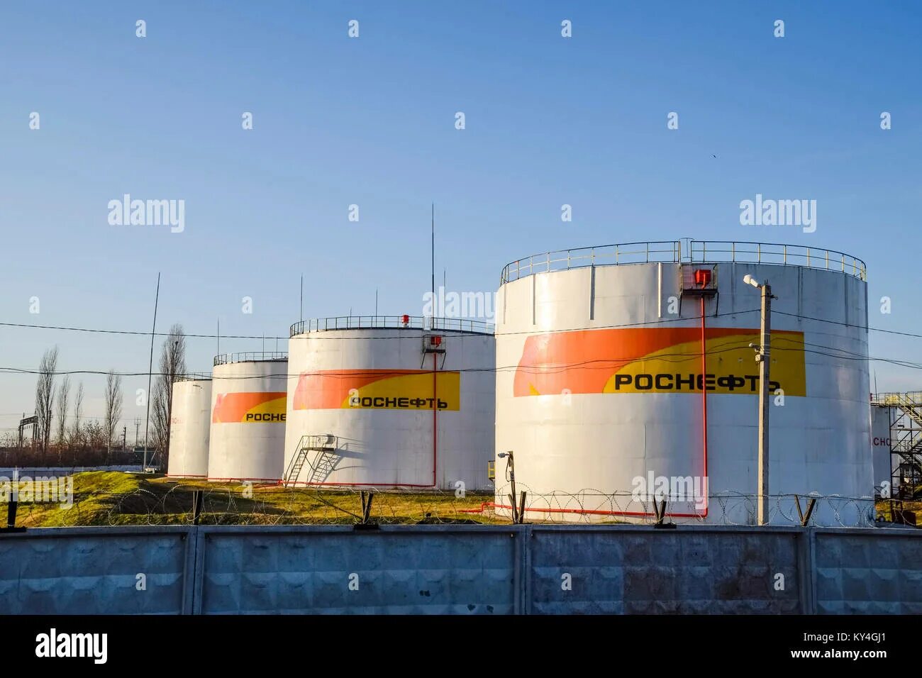 Славянск нефтебаза. Роснефть славянск на кубани нефтебаза. роснефть буденновск нефтебаза. краснодарские нефтебазы роснефть. резервуар 5000 роснефть.