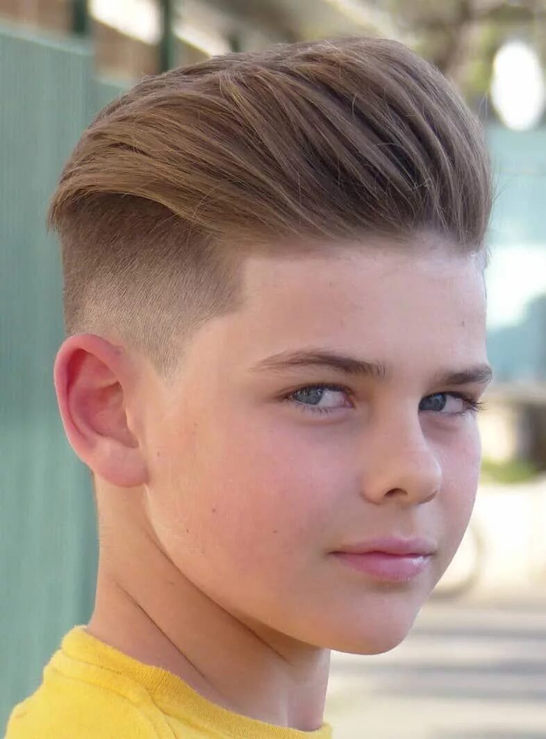Мужские подростков. Красивые причёски для мальчиков 9 лет. Причёски на средние волосы для мальчиков. Стильная стрижка для мальчика 12 лет. Модная подростковая стрижка для мальчика 2021 с длинной челкой.