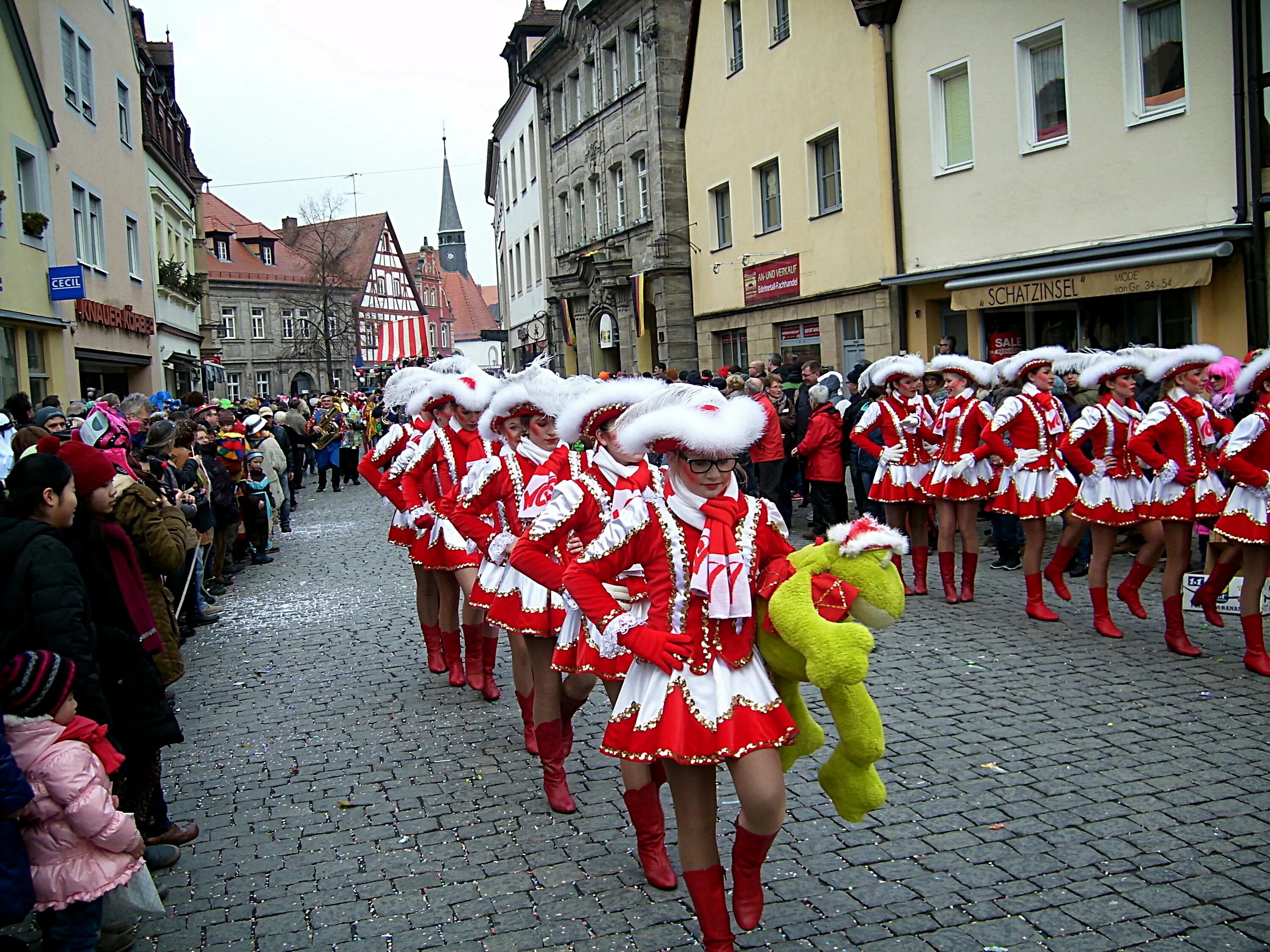 Как празднуют новый год в германии. Розенмонтаг в Германии. Карнавал Fasching в Германии шествие. Карнавал в Ахене. Карнавал в Германии розовый понедельник.