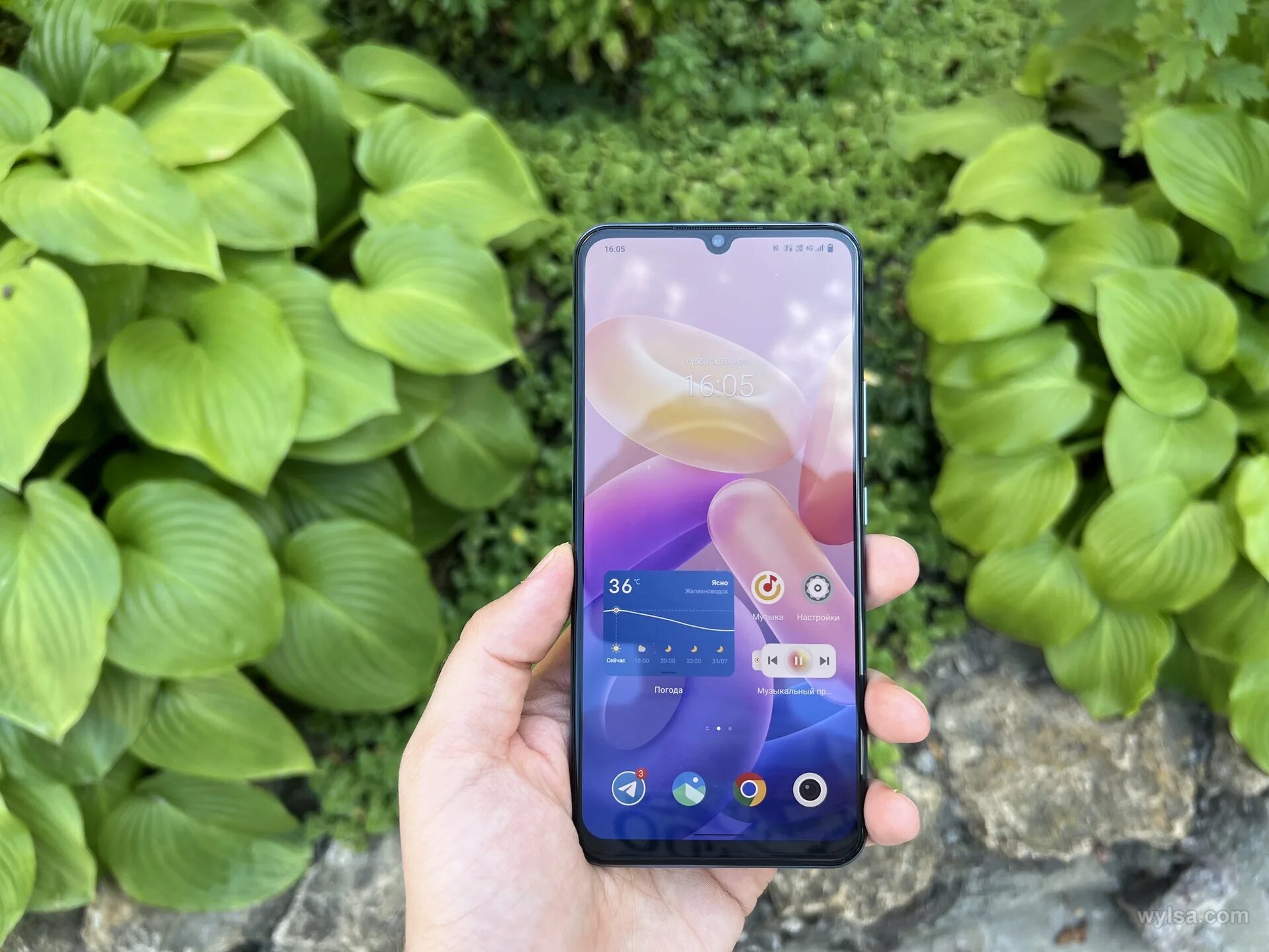 Смартфоны на ярком солнце. Vivo t1. vivo t1 процессор. смартфоны яркие. vivo t1 обзор.