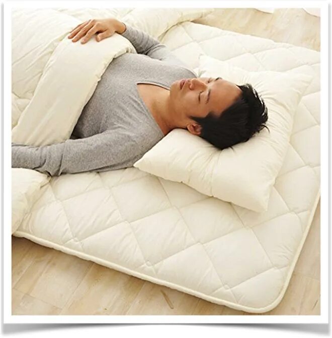 Корейский матрас для сна. Кровать с матрасом. Японский матрас для сна на полу. Японская кровать Футон. Сплю без матраса
