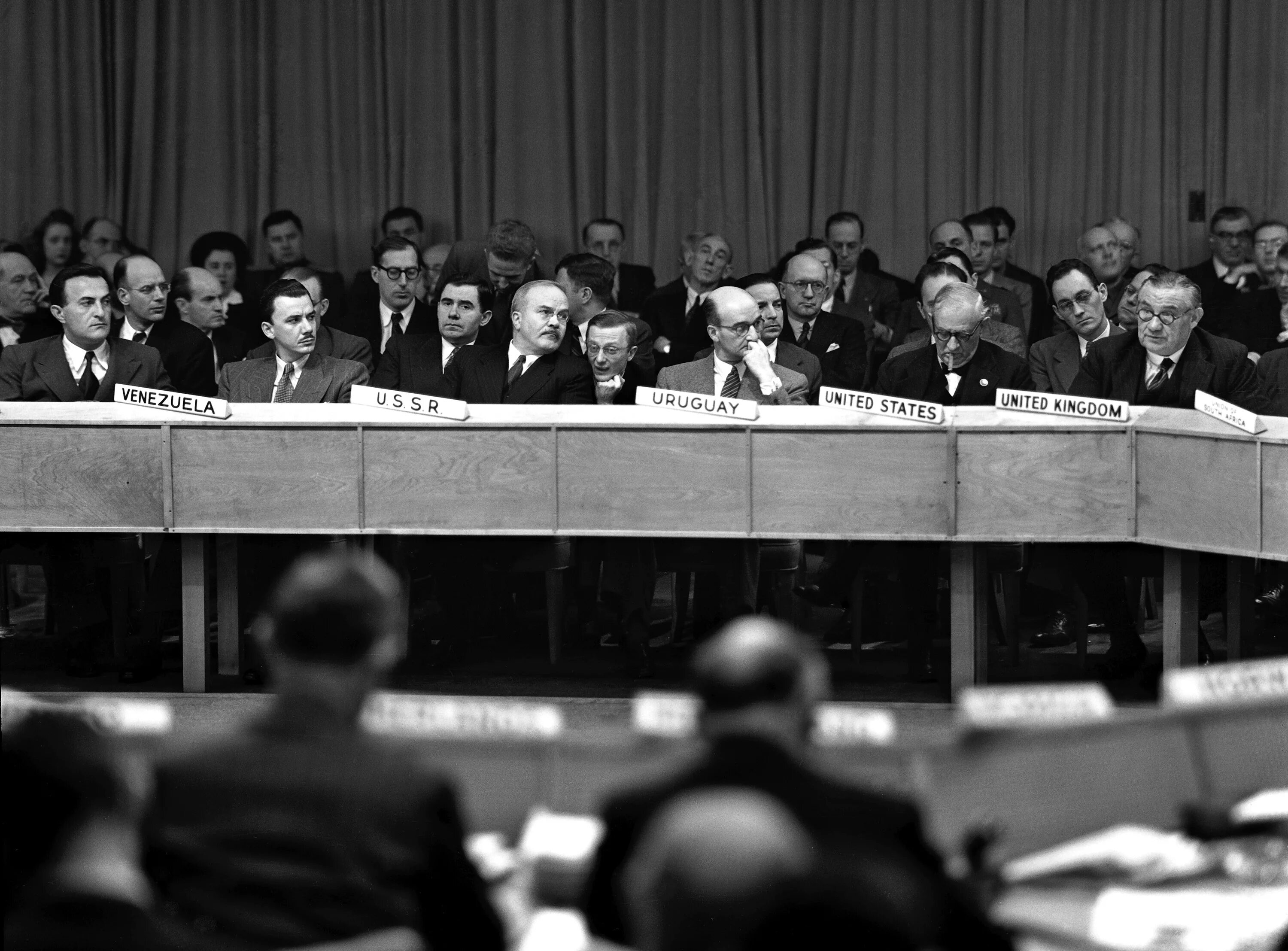 Рабочие оон. Первое заседание Генеральной Ассамблеи ООН. Генеральная Ассамблея ООН 1946. Первая сессия Генеральной Ассамблеи ООН 1946. День открытия первой сессии Генеральной Ассамблеи ООН (1946).
