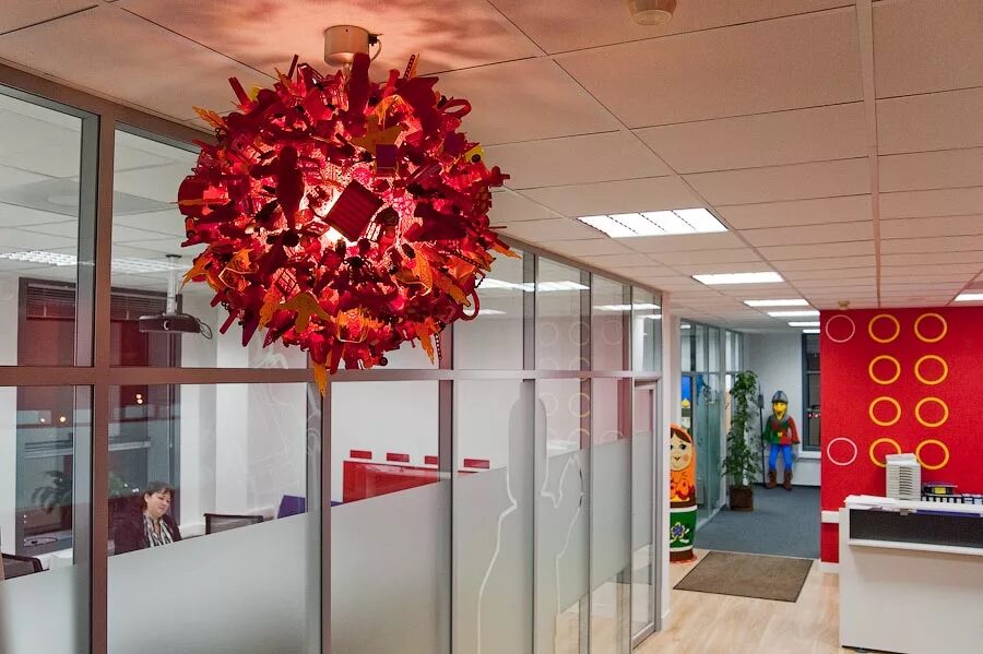 Креативное украшение офиса. Декор стен в офисе. Необычные интерьеры офисов. Креативное украшение офиса. Креативная стена в офисе.