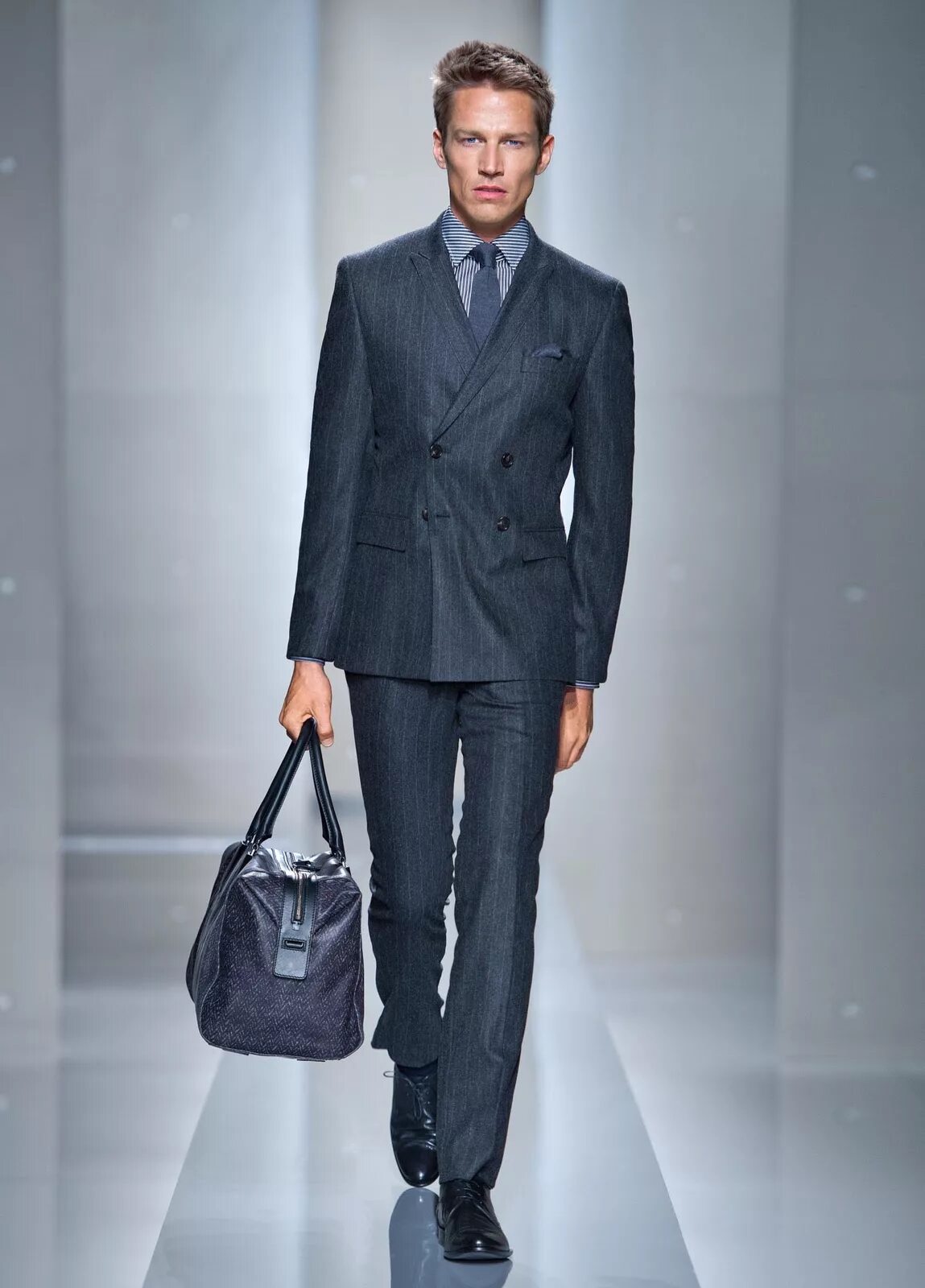 Hugo boss одежда. Хьюго босс одежда. Хьюго босс одежда. Hugo boss model. Хуго босс одежда.