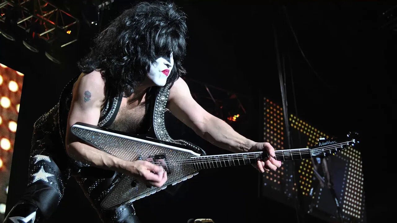 Группа kiss 2022. Kiss u cornerprod. Группа кисс сейчас. Kiss группа 1979. Группа кисс без грима фото.