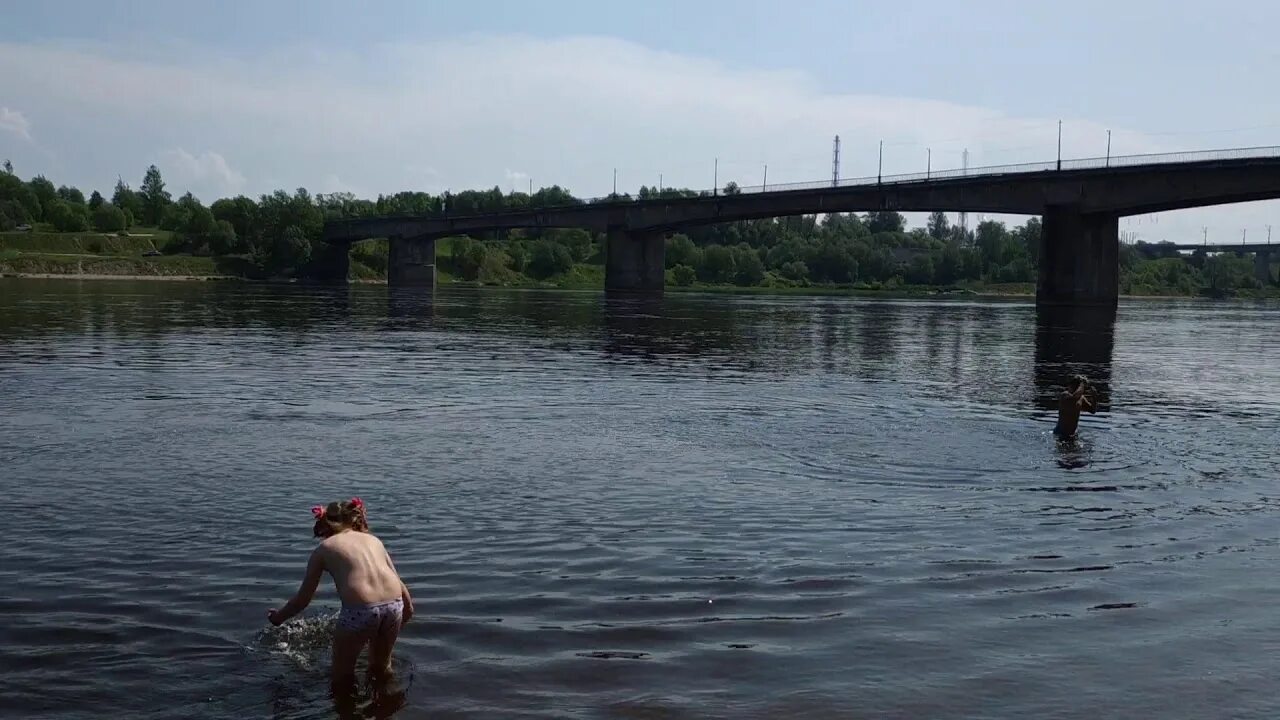 Уровень воды в реке волхов. Река Волхов Кириши. Пчева Волхов. Река Волхов рыбалка. Пляж река Волхов Юшково.