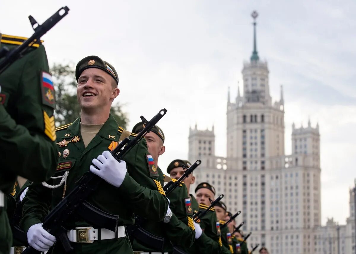 Военные победы стран. Военный парад в Москве 2023. Парад Победы. Военный парад в Москве. Солдаты на параде.