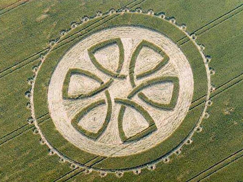Древние пришельцы круги на полях. Круги на полях в 2002 году. Пентаграммы на полях. Рисунки на полях НЛО В России.