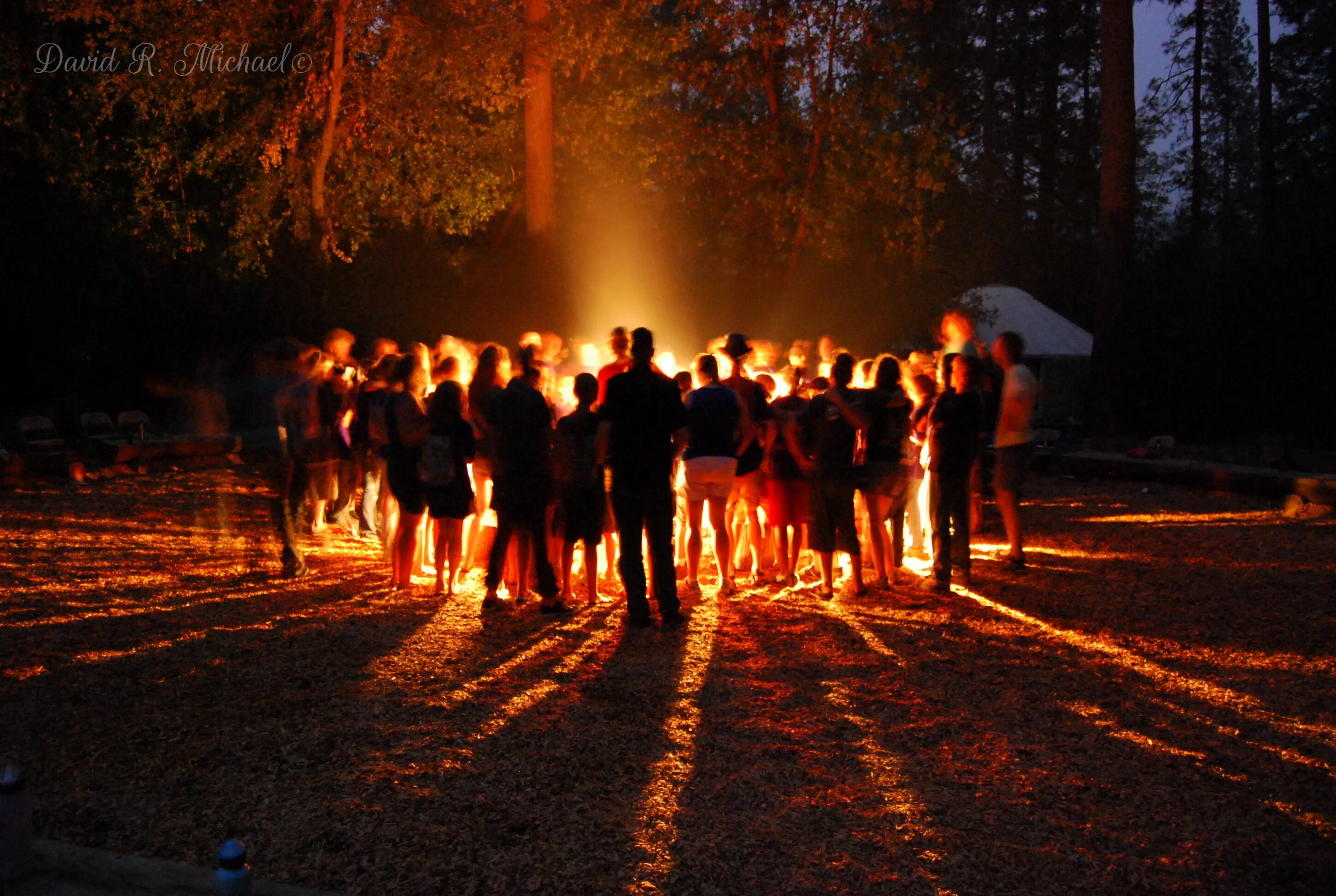 Какие ночи в лагерях. Лагерь ночью. Какие ночи в лагерях. Какие ночи в лагерях. Лагерь ночная звезда.