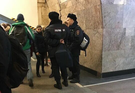 Страшный полицейский. Полиция фашисты. Страх полиции. Милиция и полиция. Почему полицию боятся.