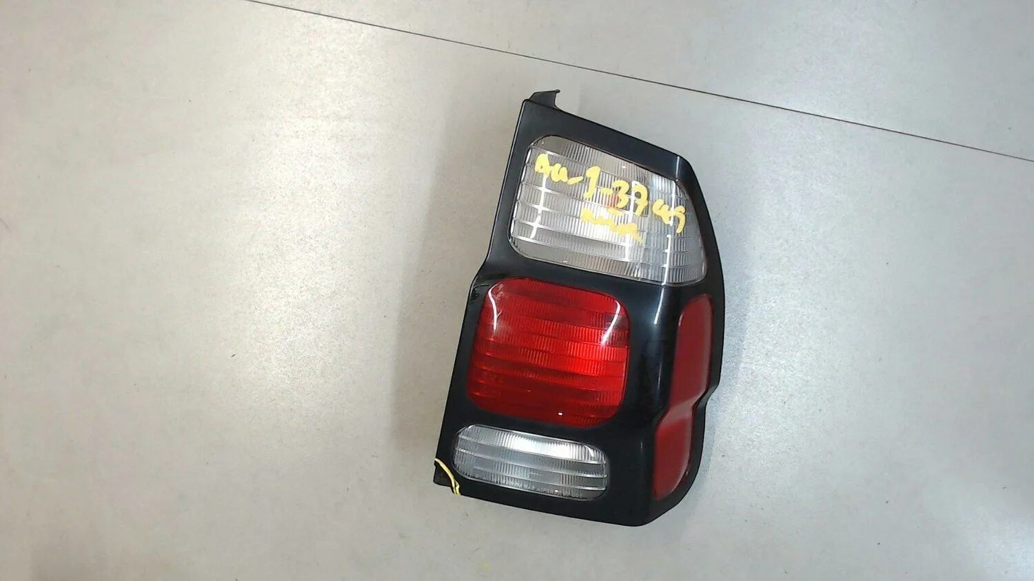 Задние фонари паджеро спорт. Митсубиси паджеро 2005 задние фонари. mitsubishi 8330a392. фонарь задний mmc canter 94. mitsubishi pajero sport 2 2008+фонарь задний правый.