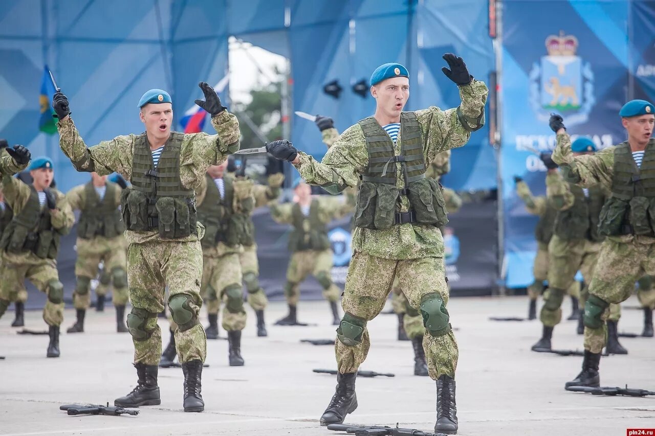 Десантники войска. ВДВ Псков 2021. День ВДВ Псков 2021. Псков армия ВДВ. ДШБ ВДВ Псков.