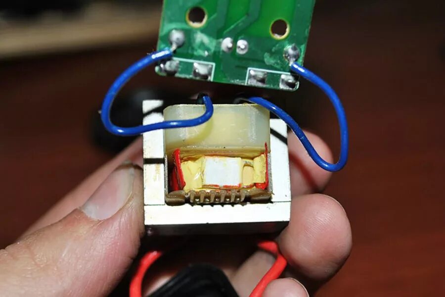 Предохранитель зарядного устройства аккумулятора. Фабия предохранитель на акб 40а. Telwin speed start 1212. Предохранитель акб 40а volkswagen. Силовой предохранитель на аккумулятор.