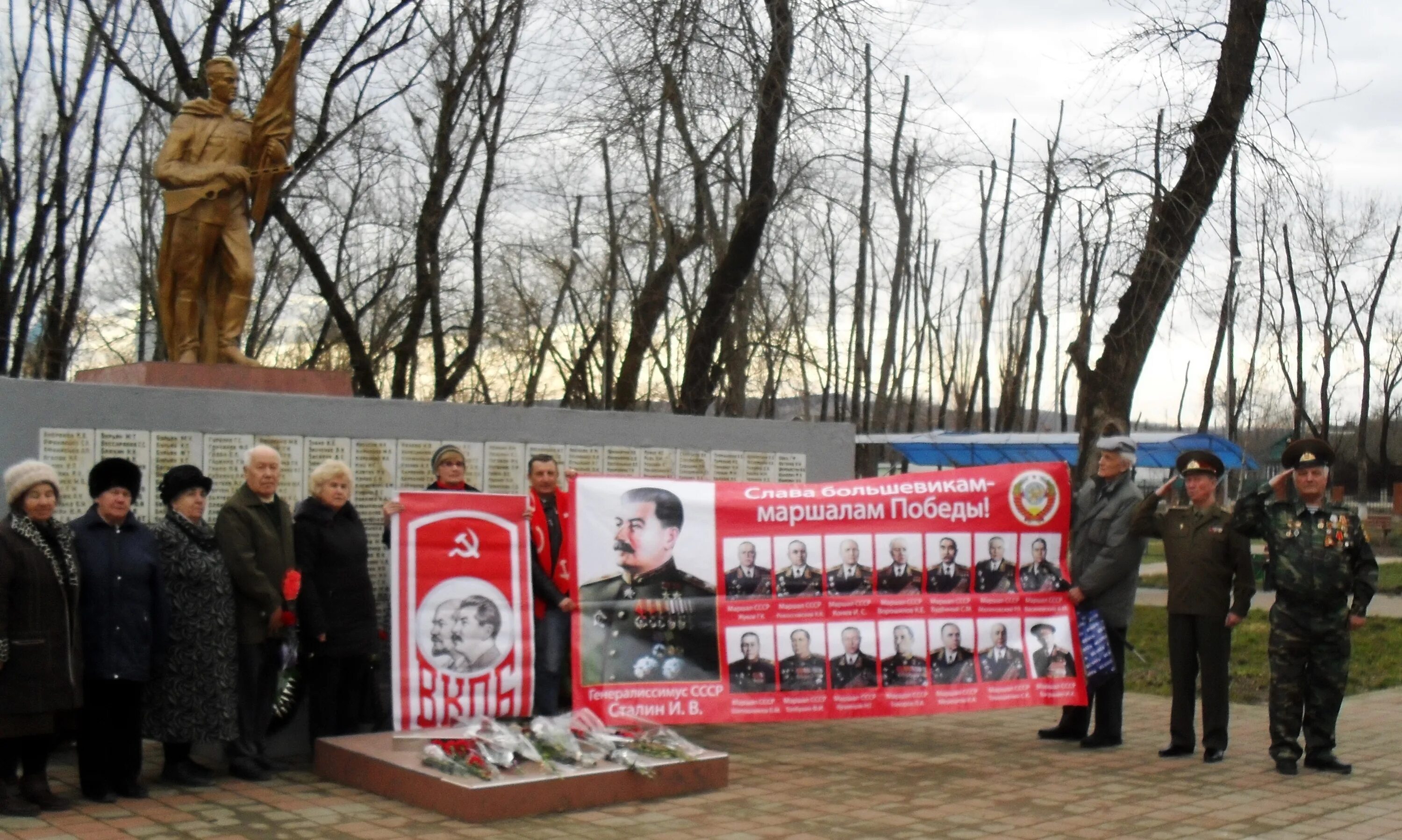 Пгт Ильский Краснодарский край. Памятники Ильский. Мемориалы Ильский. Пгт Ильский парк.