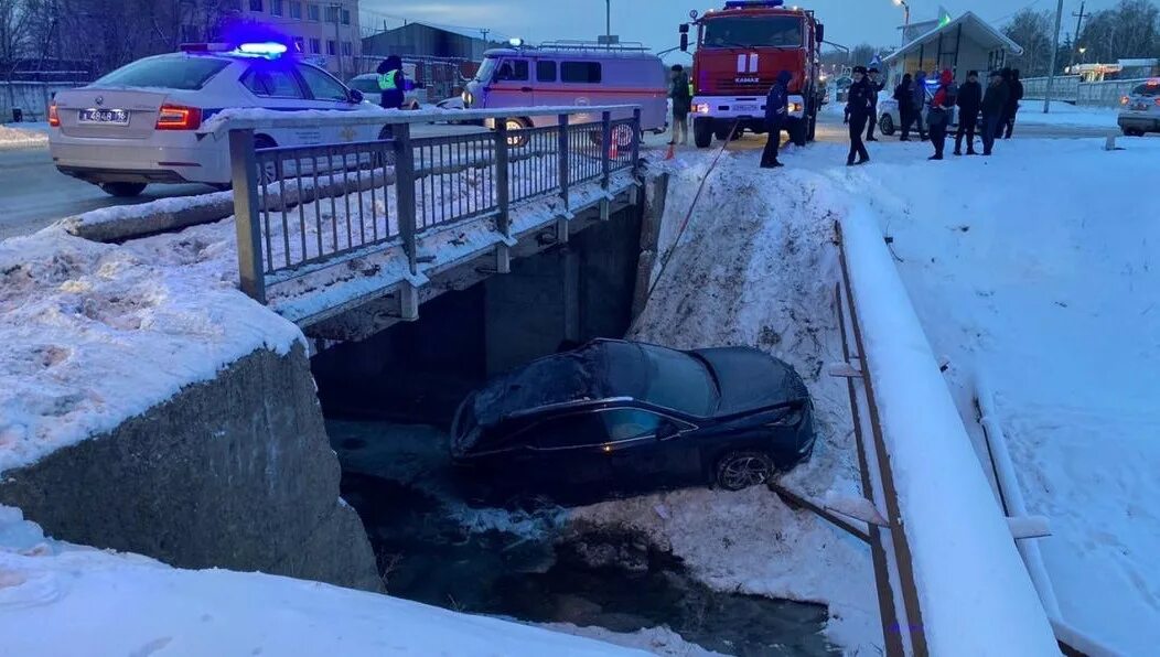 Происшествия в Альметьевске. Авария в Альметьевске Лексус. 13 декабря 2021 г