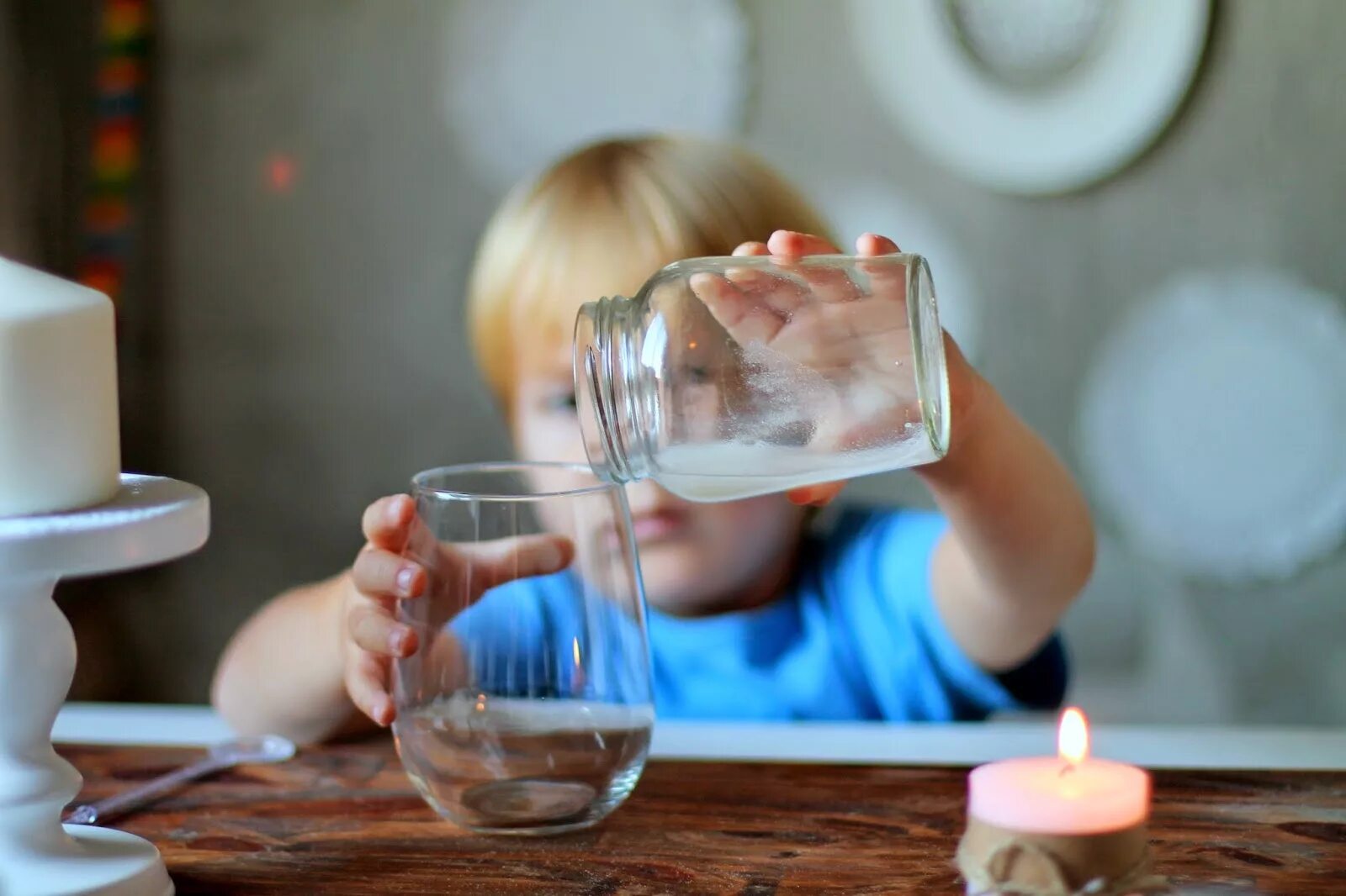 Эксперименты с водой. Увлекательные опыты с водой. Эксперименты для детей. Проводим опыты с водой. Игра стакан с водой