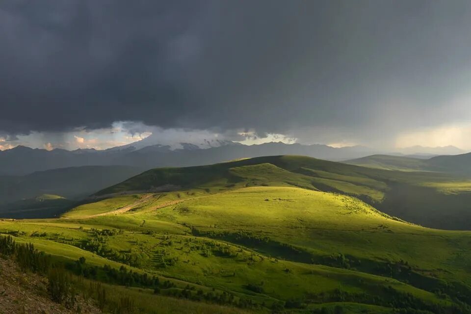 Предгорье сайт смоленского. Предгорье Кавказа Эльбрус. Равнинный Алтай предгорья Кавказа. Аджиноурского предгорья[. Предгорье хэнтэй.