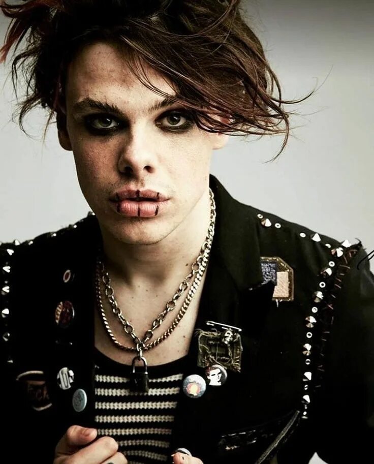 Янгблад певец. Yungblud 21st century liability. 21st century liability yungblud album cover. Yungblud i love you. Yungblud i love you.