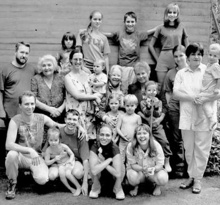 Семья педагогов никитиных. Семья никитиных елены и бориса. В семье никитиных пятеро детей. Борис павлович никитин и лена алексеевна никитина. Никитины педагоги.