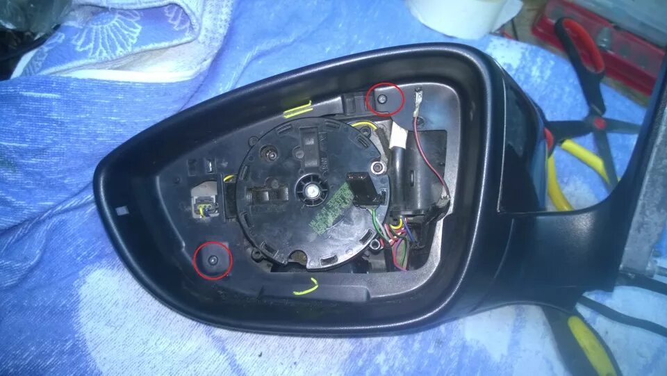 Ремонт Фольксваген Гольф : Снятие корпуса наружного зеркала VW Golf IV