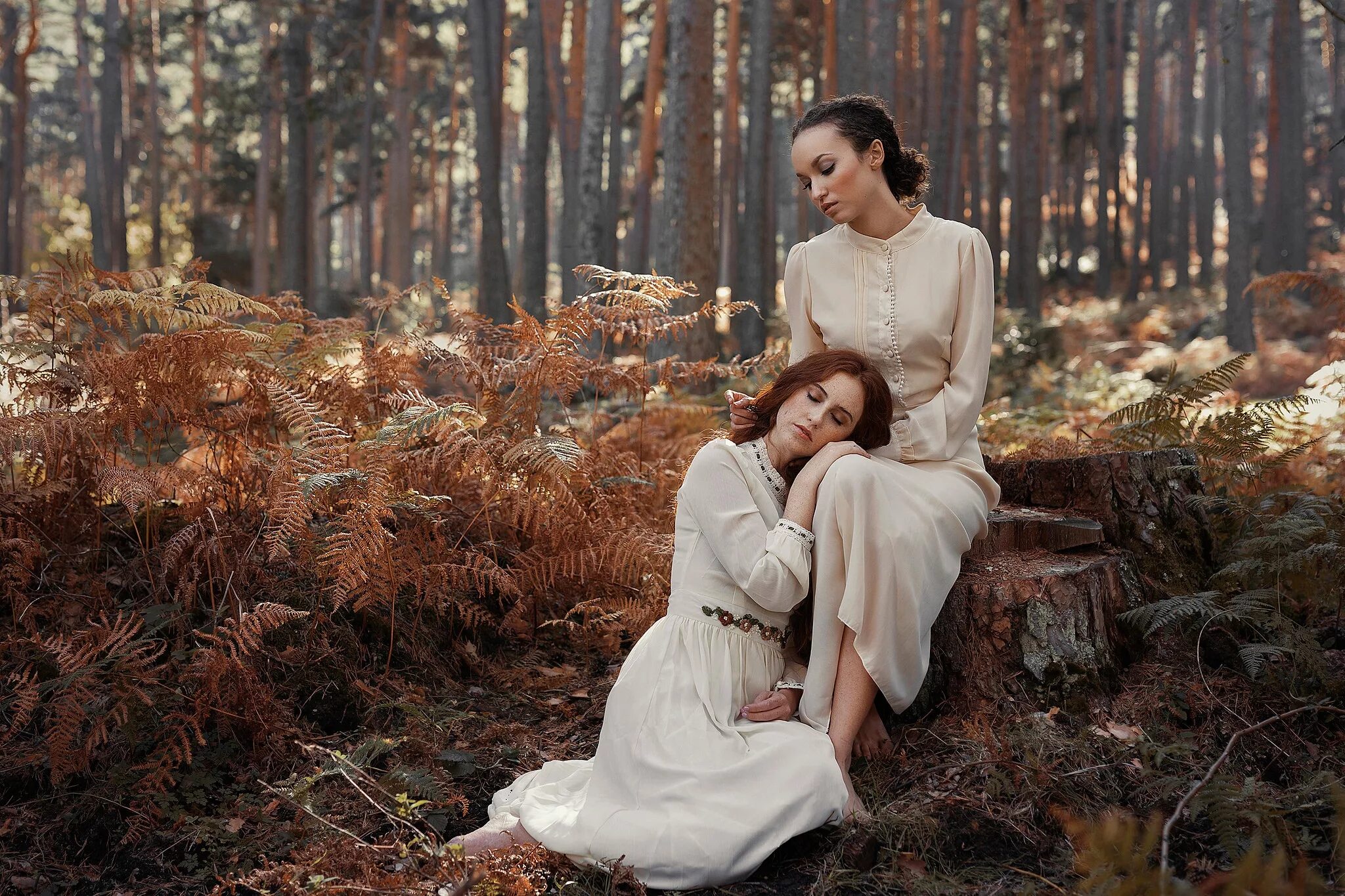 Девушка в лесу эстетика. Лес дружбы. Две девушки гуляют в лесу. Миа палома лесная нимфа. Девичьей лес 2.