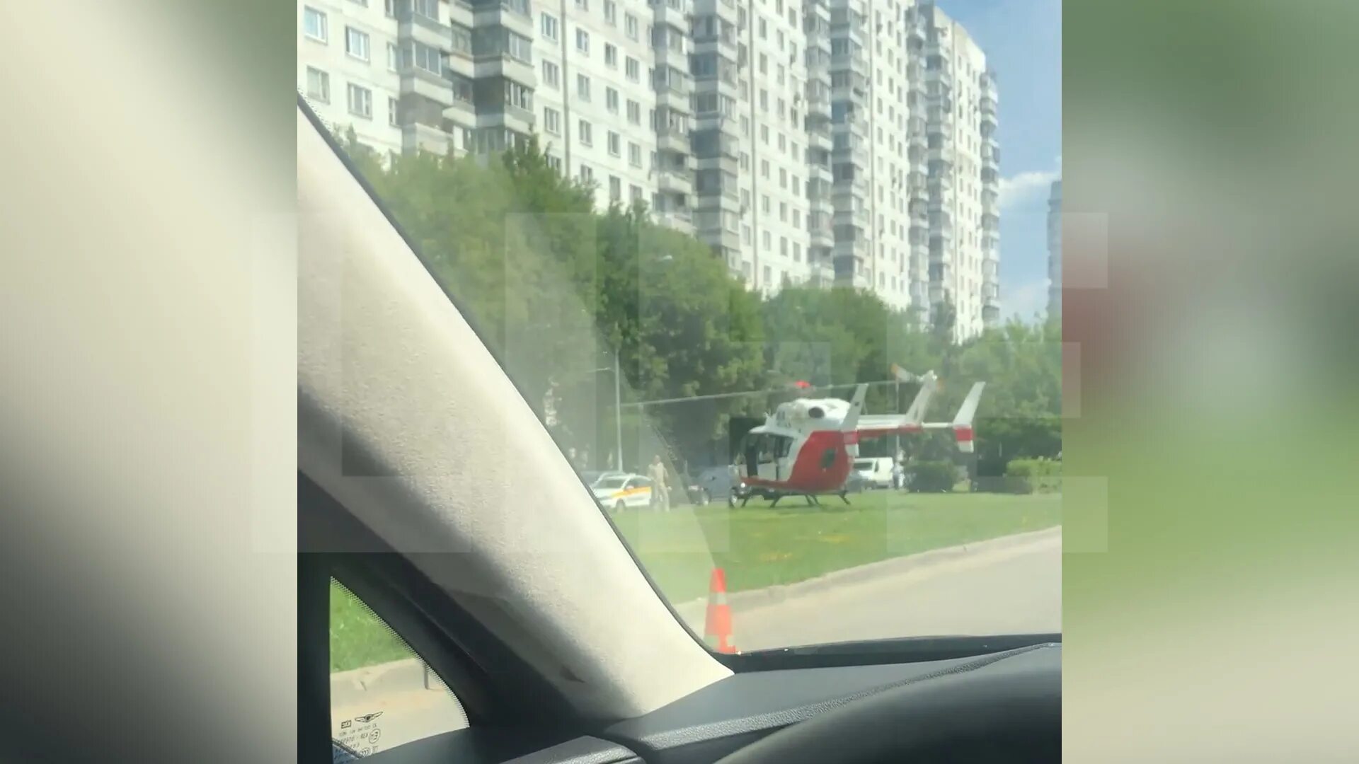 Ребенка сбила машина во владивостоке. Девушка сбила троих детей на пешеходном переходе. Видео аварии сбитых детей. Сбила детей на пешеходном переходе в москве. 07.